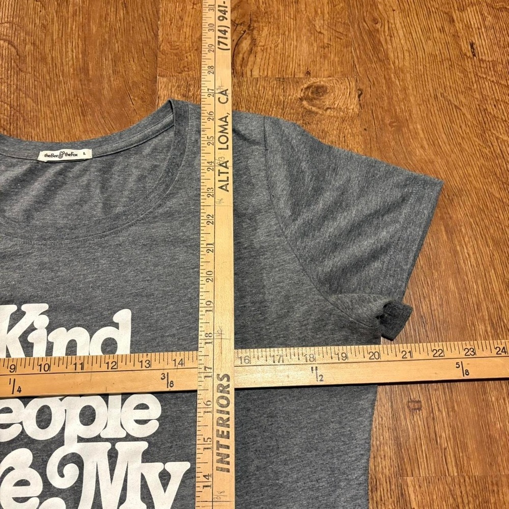 grey "Kind people are my kinda people" t-shirt, flaws shown in photos: pinholes - Picture 6 of 7
